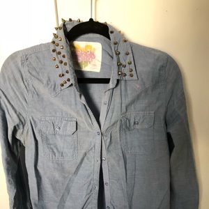 Creative oxford with studs.